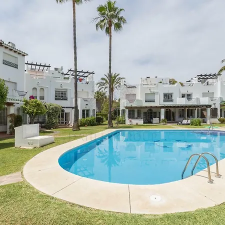 Nueva Andalucia Beach House By Dahlia Group Holiday home *